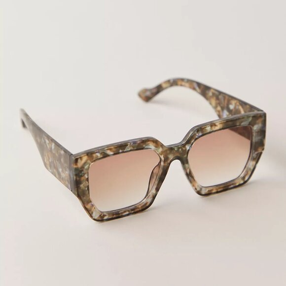 Bel Air Oversized Square Sunglasses - Picture 4 of 4